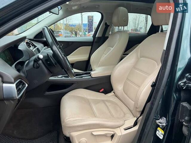 Зеленый Ягуар Ф-Пейс, объемом двигателя 2 л и пробегом 115 тыс. км за 22990 $, фото 9 на Automoto.ua