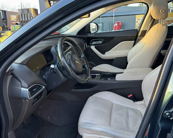 Зеленый Ягуар Ф-Пейс, объемом двигателя 2 л и пробегом 147 тыс. км за 22500 $, фото 5 на Automoto.ua