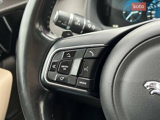 Зеленый Ягуар Ф-Пейс, объемом двигателя 2 л и пробегом 115 тыс. км за 22990 $, фото 20 на Automoto.ua