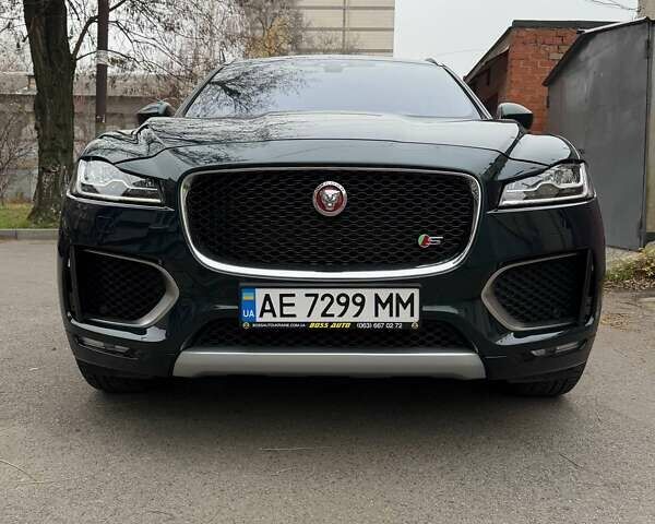 Зеленый Ягуар Ф-Пейс, объемом двигателя 2.99 л и пробегом 143 тыс. км за 28000 $, фото 2 на Automoto.ua