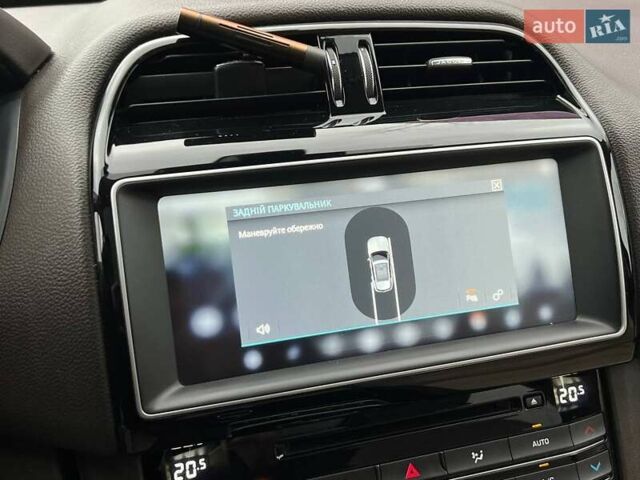 Зеленый Ягуар Ф-Пейс, объемом двигателя 2 л и пробегом 115 тыс. км за 22990 $, фото 26 на Automoto.ua