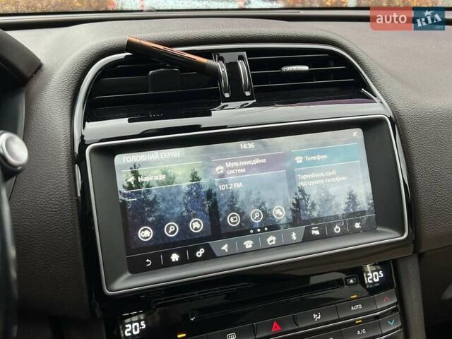 Зеленый Ягуар Ф-Пейс, объемом двигателя 2 л и пробегом 115 тыс. км за 22990 $, фото 25 на Automoto.ua