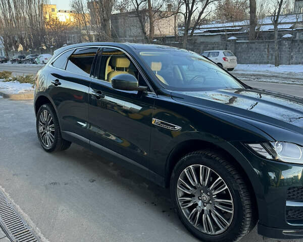 Зеленый Ягуар Ф-Пейс, объемом двигателя 2 л и пробегом 147 тыс. км за 22500 $, фото 2 на Automoto.ua