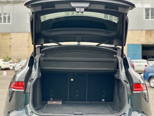 Зеленый Ягуар Ф-Пейс, объемом двигателя 2 л и пробегом 131 тыс. км за 18700 $, фото 18 на Automoto.ua