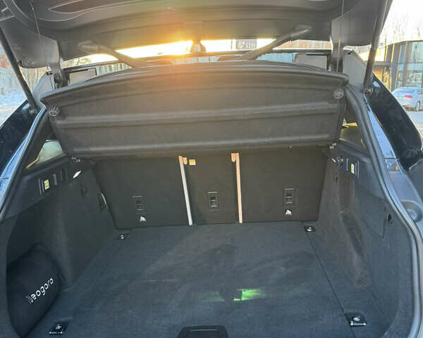 Зеленый Ягуар Ф-Пейс, объемом двигателя 2 л и пробегом 147 тыс. км за 22500 $, фото 11 на Automoto.ua