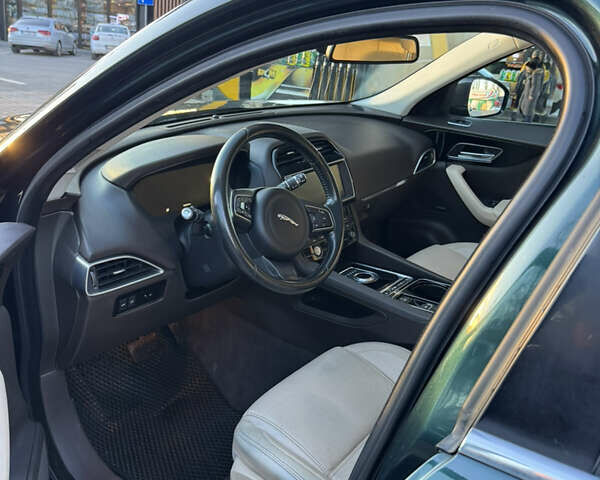 Зеленый Ягуар Ф-Пейс, объемом двигателя 2 л и пробегом 147 тыс. км за 22500 $, фото 6 на Automoto.ua