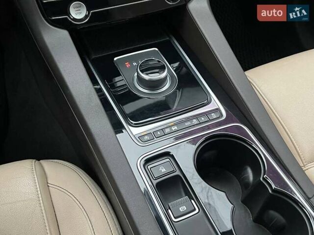 Зеленый Ягуар Ф-Пейс, объемом двигателя 2 л и пробегом 115 тыс. км за 22990 $, фото 28 на Automoto.ua