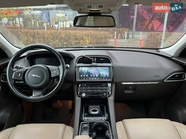 Зеленый Ягуар Ф-Пейс, объемом двигателя 2 л и пробегом 115 тыс. км за 22990 $, фото 29 на Automoto.ua