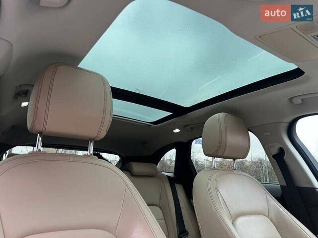 Зеленый Ягуар Ф-Пейс, объемом двигателя 2 л и пробегом 115 тыс. км за 22990 $, фото 14 на Automoto.ua