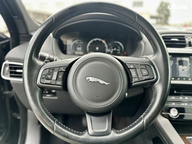 Зеленый Ягуар Ф-Пейс, объемом двигателя 2 л и пробегом 131 тыс. км за 18700 $, фото 11 на Automoto.ua