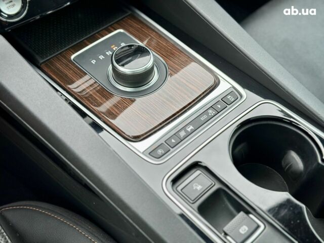 Зеленый Ягуар Ф-Пейс, объемом двигателя 2 л и пробегом 131 тыс. км за 18700 $, фото 15 на Automoto.ua