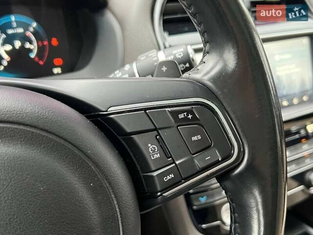 Зеленый Ягуар Ф-Пейс, объемом двигателя 2 л и пробегом 115 тыс. км за 22990 $, фото 22 на Automoto.ua