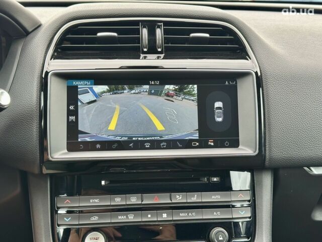 Зеленый Ягуар Ф-Пейс, объемом двигателя 2 л и пробегом 131 тыс. км за 18700 $, фото 13 на Automoto.ua