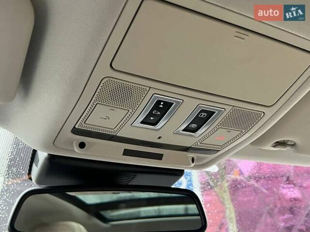 Зеленый Ягуар Ф-Пейс, объемом двигателя 2 л и пробегом 115 тыс. км за 22990 $, фото 30 на Automoto.ua