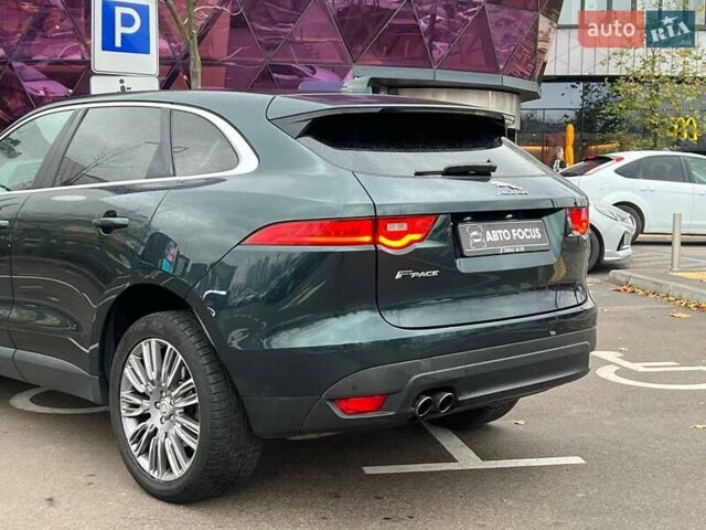 Зеленый Ягуар Ф-Пейс, объемом двигателя 2 л и пробегом 115 тыс. км за 22990 $, фото 5 на Automoto.ua