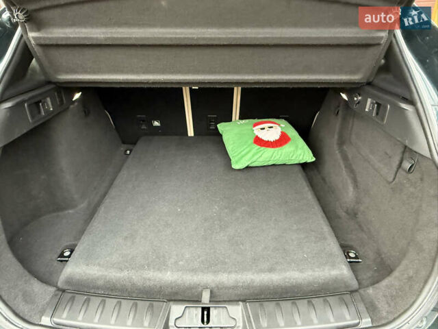 Зеленый Ягуар Ф-Пейс, объемом двигателя 2 л и пробегом 146 тыс. км за 19000 $, фото 7 на Automoto.ua