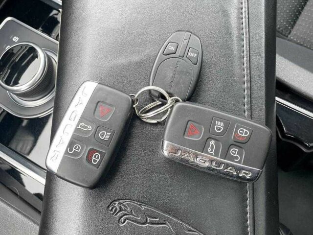 Зеленый Ягуар Ф-Пейс, объемом двигателя 2 л и пробегом 60 тыс. км за 14900 $, фото 15 на Automoto.ua