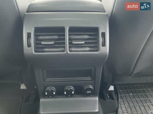 Зелений Ягуар Ф-Пейс, об'ємом двигуна 2 л та пробігом 175 тис. км за 21200 $, фото 13 на Automoto.ua