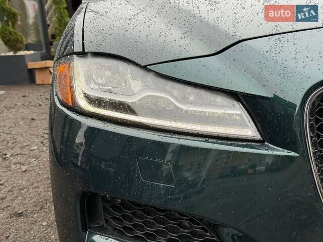 Зелений Ягуар Ф-Пейс, об'ємом двигуна 2 л та пробігом 101 тис. км за 18500 $, фото 41 на Automoto.ua