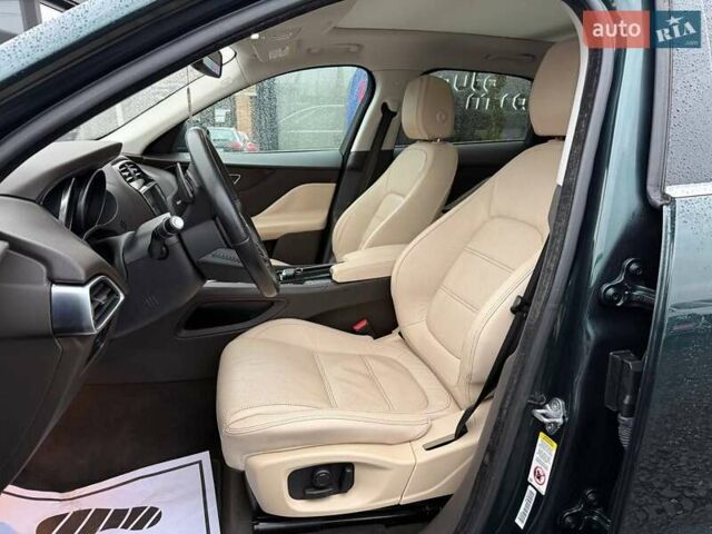 Зелений Ягуар Ф-Пейс, об'ємом двигуна 2 л та пробігом 101 тис. км за 18500 $, фото 14 на Automoto.ua