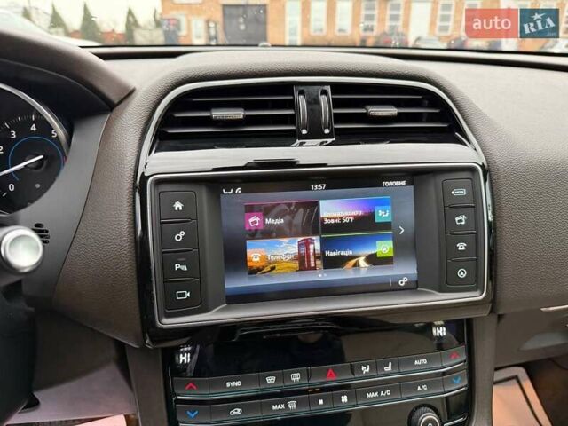 Зелений Ягуар Ф-Пейс, об'ємом двигуна 2 л та пробігом 101 тис. км за 18500 $, фото 20 на Automoto.ua