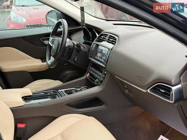 Зелений Ягуар Ф-Пейс, об'ємом двигуна 2 л та пробігом 101 тис. км за 18500 $, фото 28 на Automoto.ua