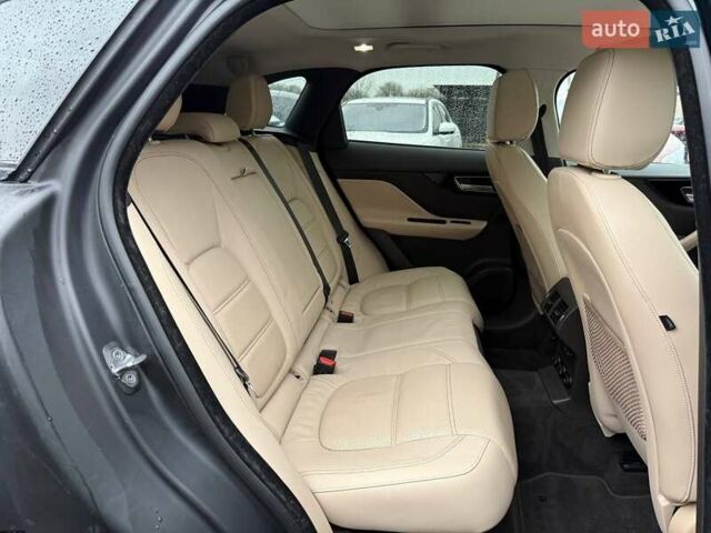 Зелений Ягуар Ф-Пейс, об'ємом двигуна 2 л та пробігом 101 тис. км за 18500 $, фото 34 на Automoto.ua