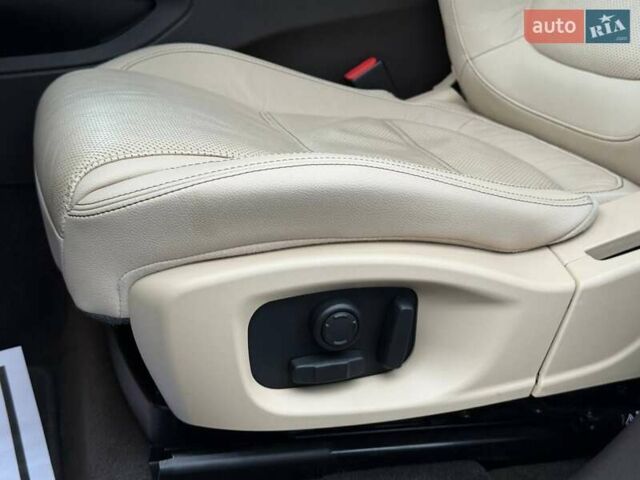 Зелений Ягуар Ф-Пейс, об'ємом двигуна 2 л та пробігом 101 тис. км за 18500 $, фото 22 на Automoto.ua