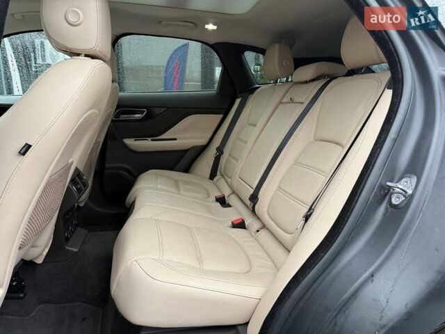 Зелений Ягуар Ф-Пейс, об'ємом двигуна 2 л та пробігом 101 тис. км за 18500 $, фото 35 на Automoto.ua