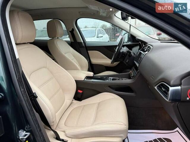 Зелений Ягуар Ф-Пейс, об'ємом двигуна 2 л та пробігом 101 тис. км за 18500 $, фото 29 на Automoto.ua