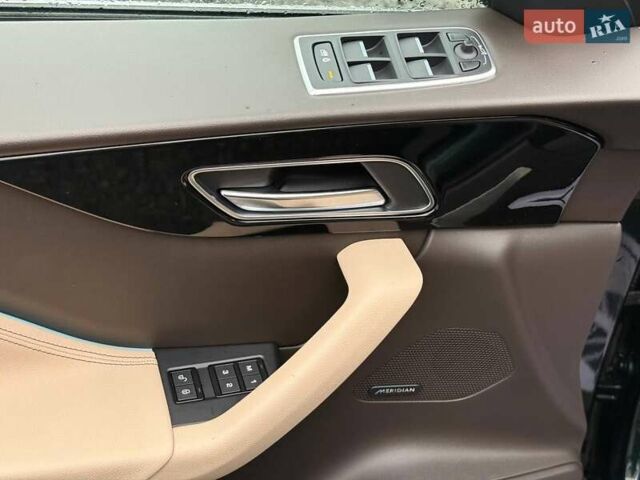 Зелений Ягуар Ф-Пейс, об'ємом двигуна 2 л та пробігом 101 тис. км за 18500 $, фото 18 на Automoto.ua