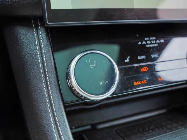 Зелений Ягуар Ф-Пейс, об'ємом двигуна 3 л та пробігом 39 тис. км за 18500 $, фото 19 на Automoto.ua