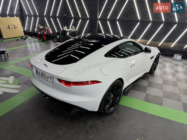 Белый Ягуар Ф-Тайп, объемом двигателя 3 л и пробегом 99 тыс. км за 27000 $, фото 5 на Automoto.ua