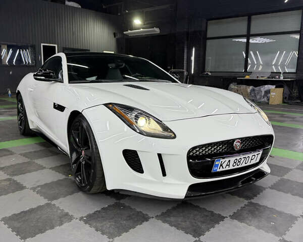 Белый Ягуар Ф-Тайп, объемом двигателя 3 л и пробегом 99 тыс. км за 27000 $, фото 1 на Automoto.ua