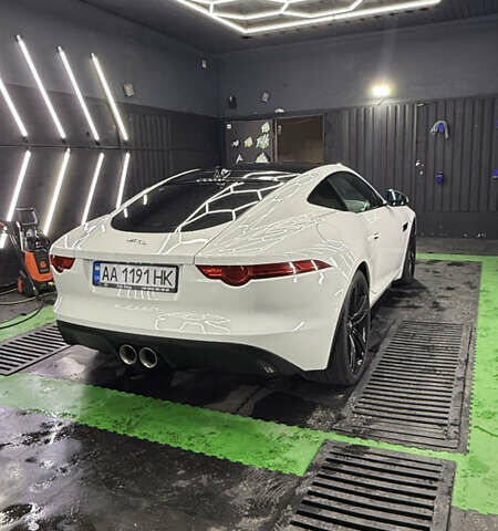 Белый Ягуар Ф-Тайп, объемом двигателя 3 л и пробегом 99 тыс. км за 27000 $, фото 7 на Automoto.ua