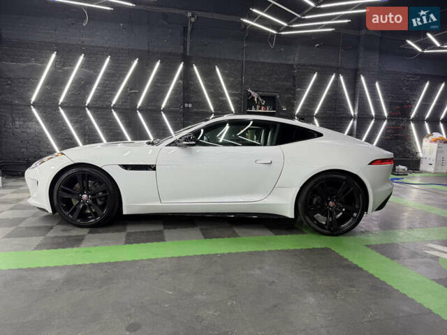 Белый Ягуар Ф-Тайп, объемом двигателя 3 л и пробегом 99 тыс. км за 27000 $, фото 3 на Automoto.ua