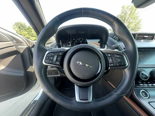 Ягуар Ф-Тайп 2023 в Львове на Automoto.ua Белый Ягуар Ф-Тайп, объемом двигателя 5 л и пробегом 10 тыс. км за 40000 $, фото 8 на Automoto.ua