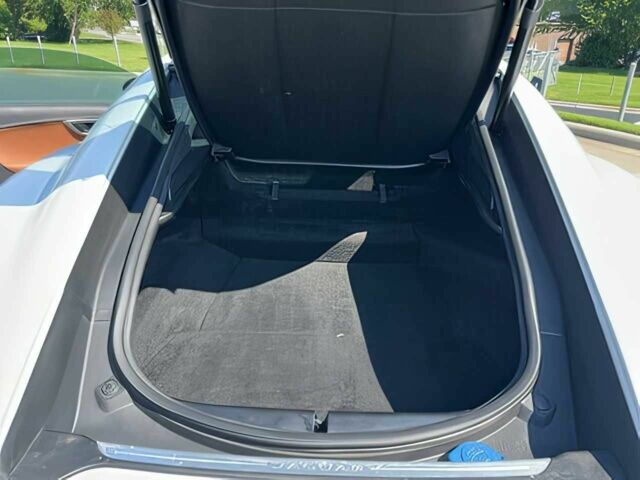 Ягуар Ф-Тайп 2023 в Львове на Automoto.ua Белый Ягуар Ф-Тайп, объемом двигателя 5 л и пробегом 10 тыс. км за 40000 $, фото 12 на Automoto.ua