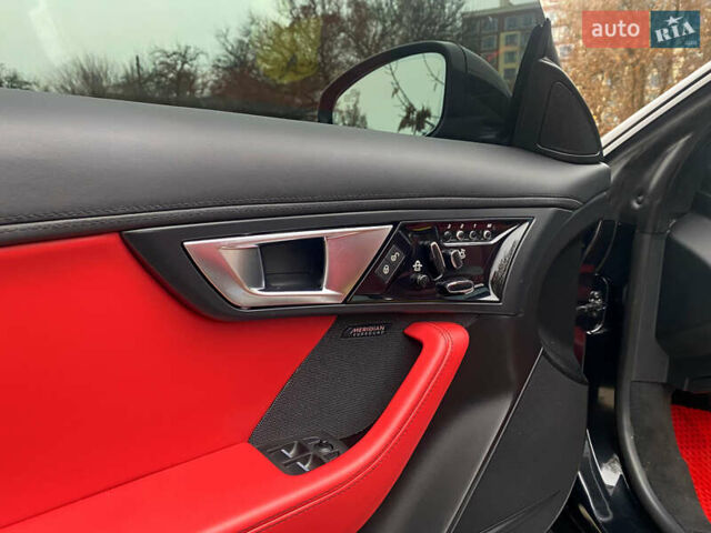 Черный Ягуар Ф-Тайп, объемом двигателя 3 л и пробегом 75 тыс. км за 33300 $, фото 28 на Automoto.ua