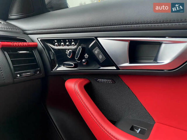 Черный Ягуар Ф-Тайп, объемом двигателя 3 л и пробегом 75 тыс. км за 33300 $, фото 50 на Automoto.ua