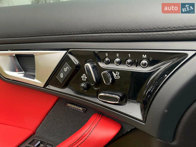 Черный Ягуар Ф-Тайп, объемом двигателя 3 л и пробегом 75 тыс. км за 33300 $, фото 45 на Automoto.ua