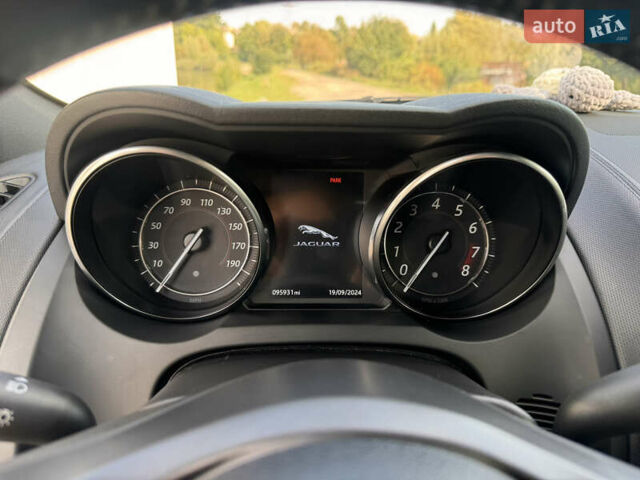 Черный Ягуар Ф-Тайп, объемом двигателя 3 л и пробегом 158 тыс. км за 22550 $, фото 6 на Automoto.ua