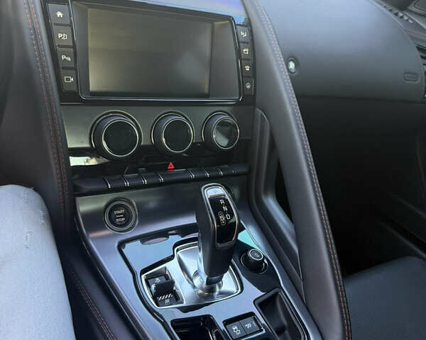 Чорний Ягуар Ф-Тайп, об'ємом двигуна 5 л та пробігом 45 тис. км за 42000 $, фото 24 на Automoto.ua