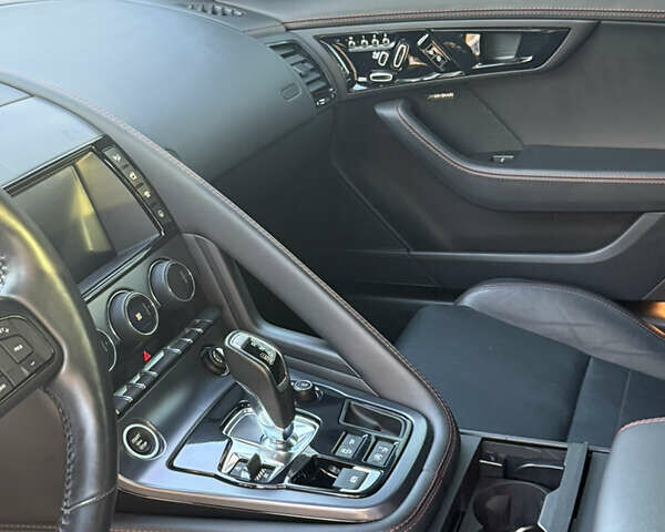 Чорний Ягуар Ф-Тайп, об'ємом двигуна 5 л та пробігом 45 тис. км за 42000 $, фото 18 на Automoto.ua