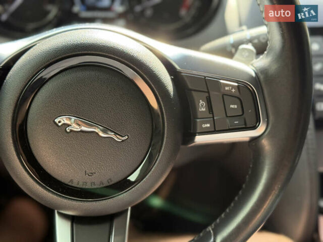 Черный Ягуар Ф-Тайп, объемом двигателя 3 л и пробегом 57 тыс. км за 31500 $, фото 16 на Automoto.ua