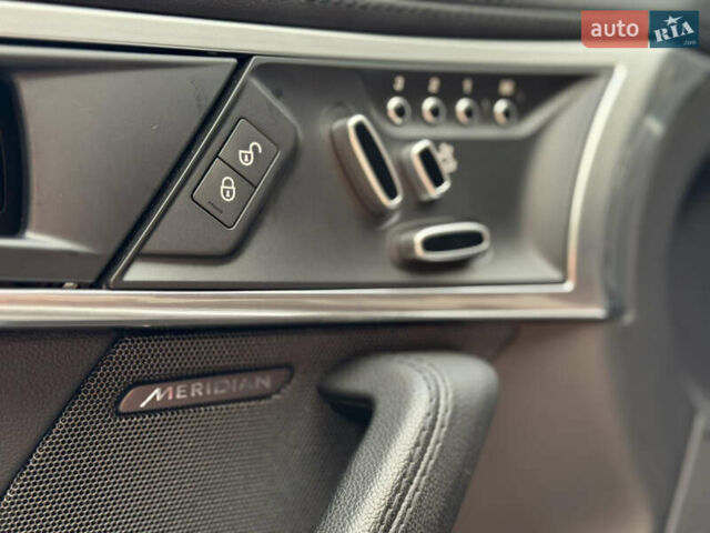 Ягуар Ф-Тайп 2017 в Киеве на Automoto.ua Черный Ягуар Ф-Тайп, объемом двигателя 3 л и пробегом 57 тыс. км за 32000 $, фото 12 на Automoto.ua