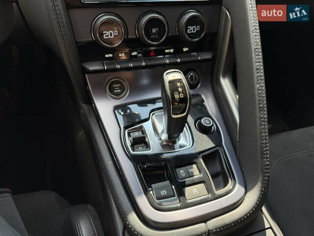 Черный Ягуар Ф-Тайп, объемом двигателя 3 л и пробегом 57 тыс. км за 32000 $, фото 20 на Automoto.ua