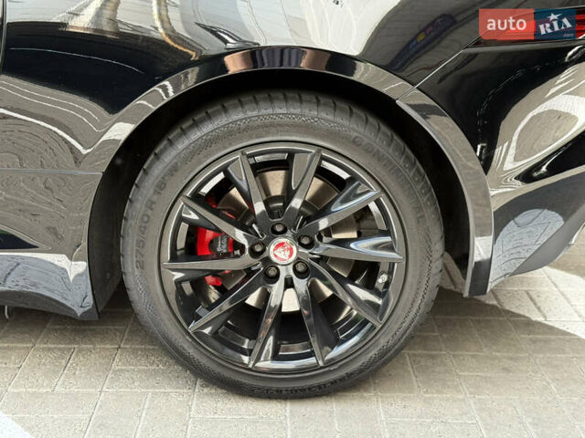 Черный Ягуар Ф-Тайп, объемом двигателя 3 л и пробегом 57 тыс. км за 32000 $, фото 10 на Automoto.ua