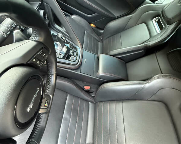 Чорний Ягуар Ф-Тайп, об'ємом двигуна 5 л та пробігом 45 тис. км за 42000 $, фото 34 на Automoto.ua