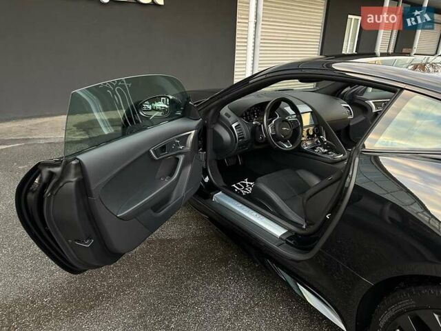 Черный Ягуар Ф-Тайп, объемом двигателя 2 л и пробегом 18 тыс. км за 64900 $, фото 46 на Automoto.ua